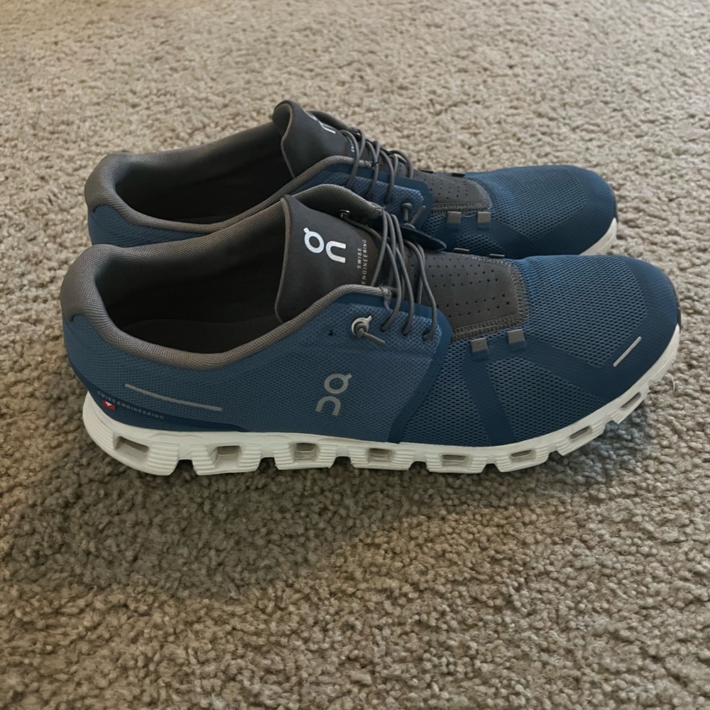 On Cloud size 14